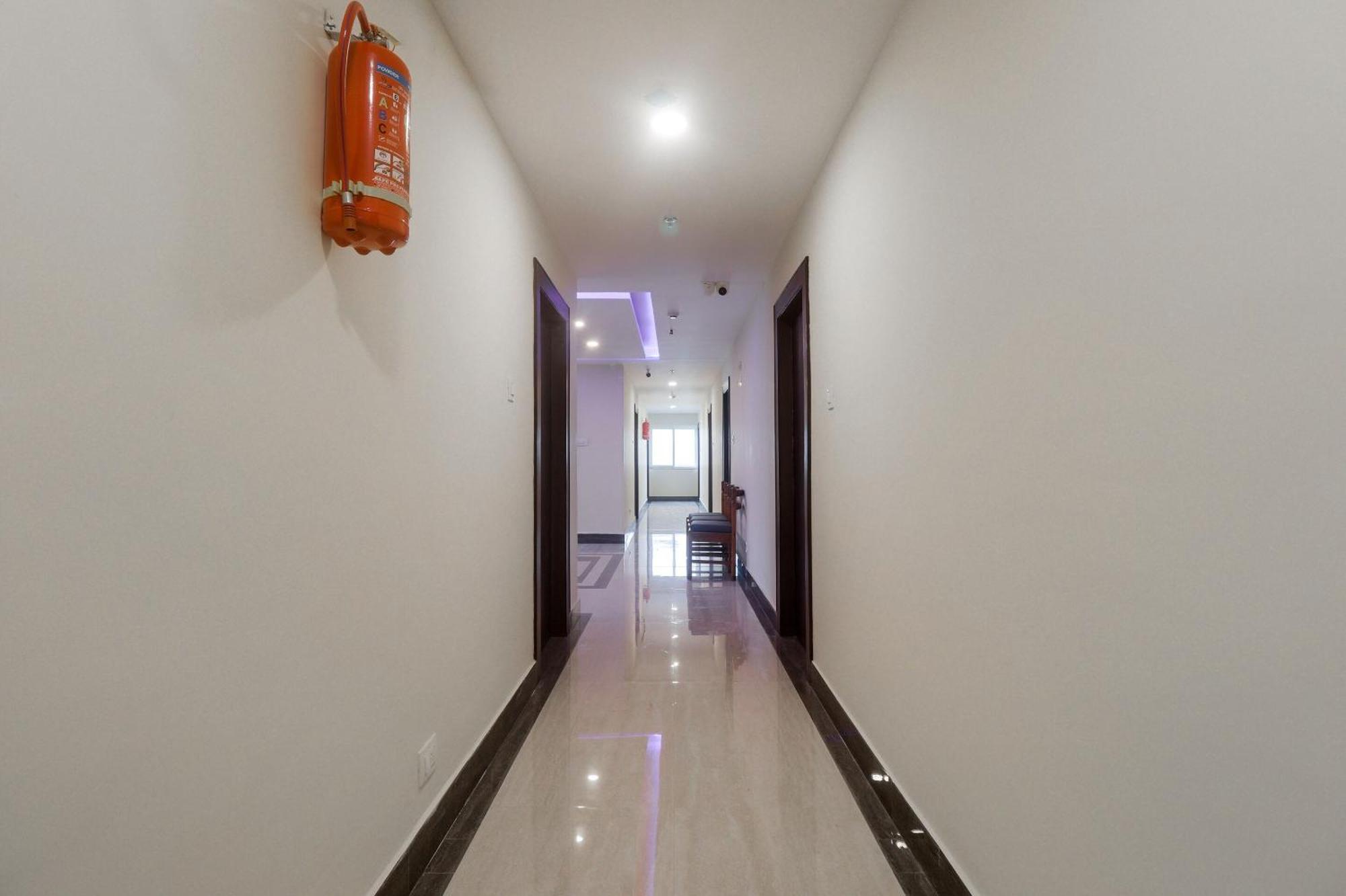 Townhouse Dj Grand Hotel Tirupati Bagian luar foto