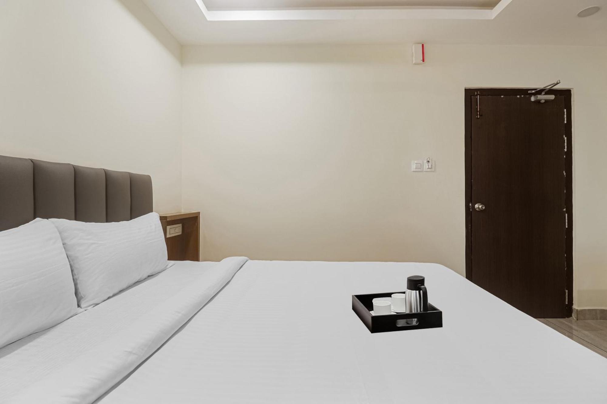 Townhouse Dj Grand Hotel Tirupati Bagian luar foto