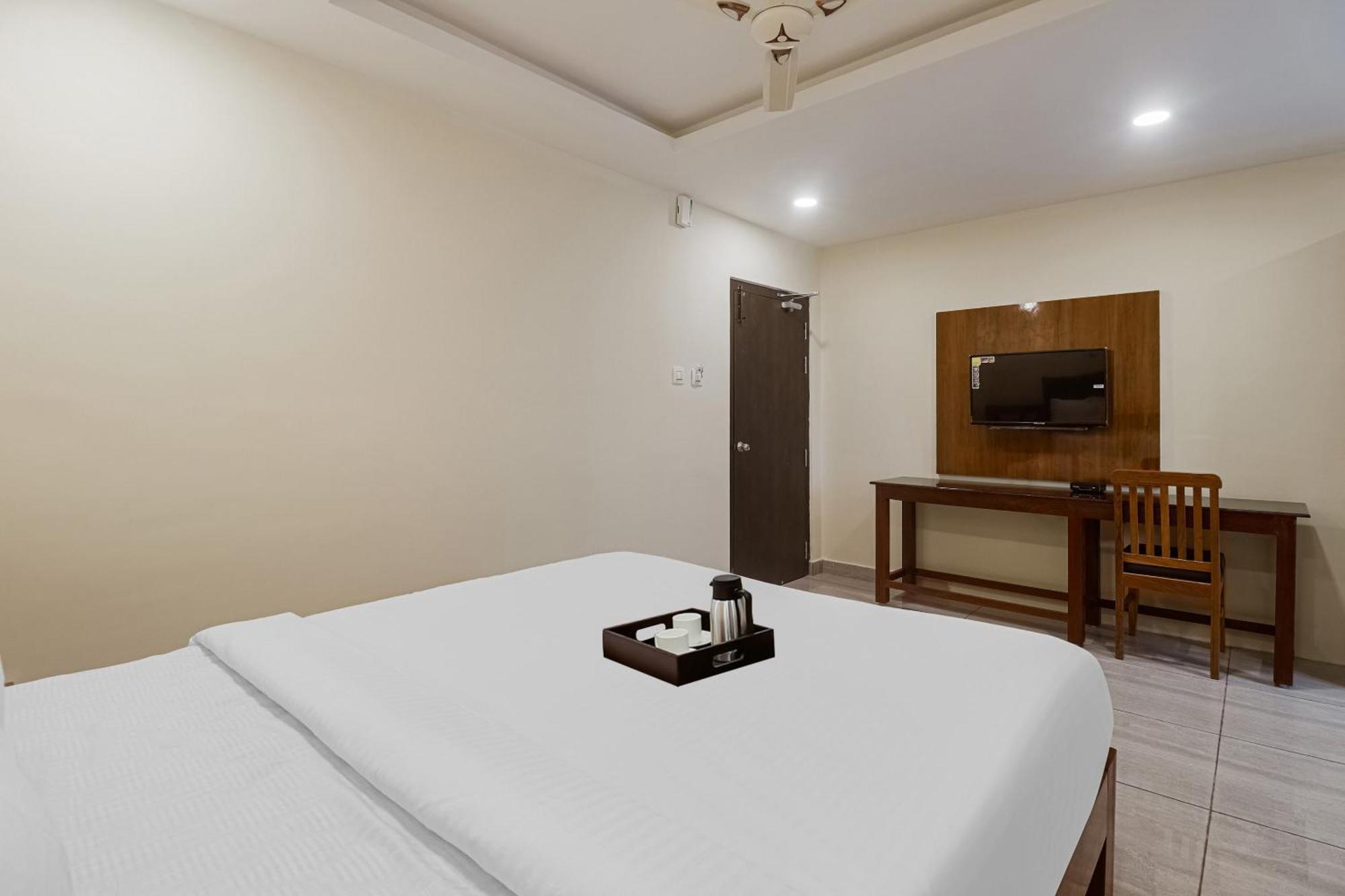 Townhouse Dj Grand Hotel Tirupati Bagian luar foto