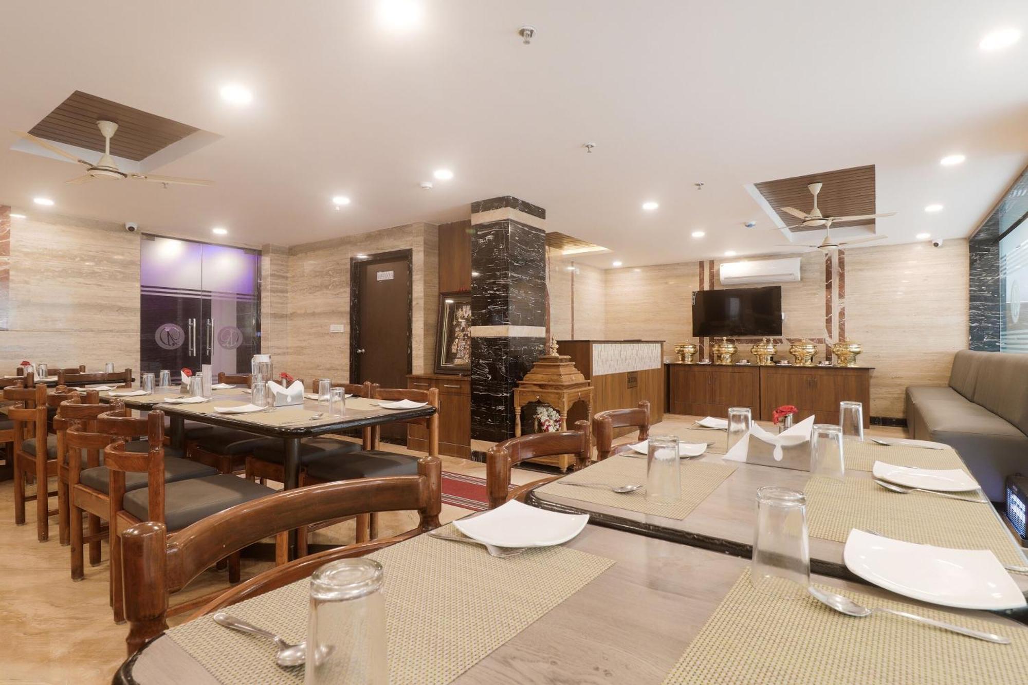 Townhouse Dj Grand Hotel Tirupati Bagian luar foto