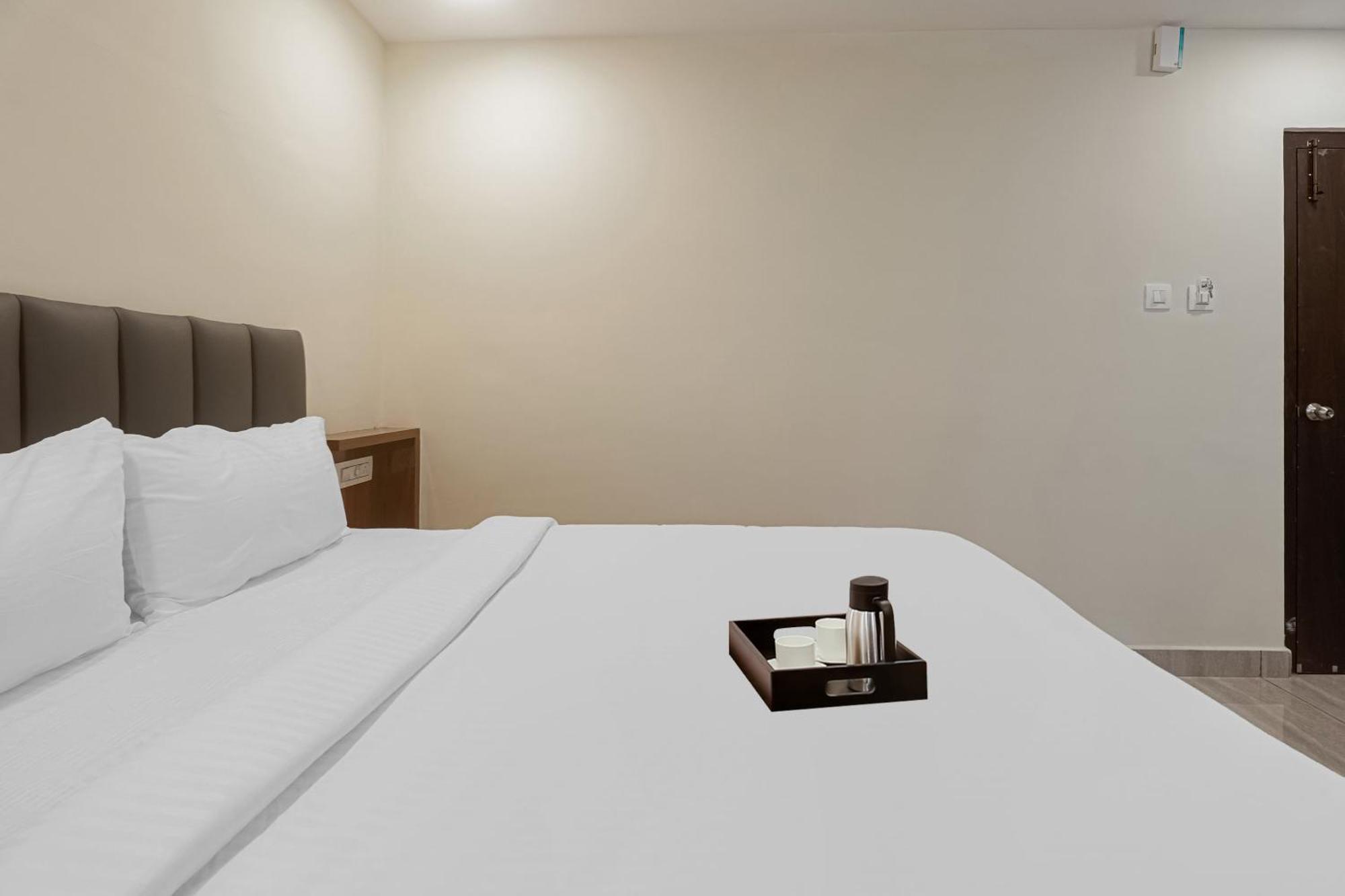 Townhouse Dj Grand Hotel Tirupati Bagian luar foto