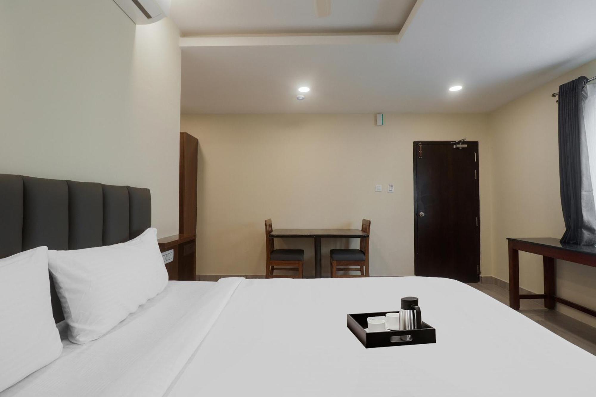 Townhouse Dj Grand Hotel Tirupati Bagian luar foto
