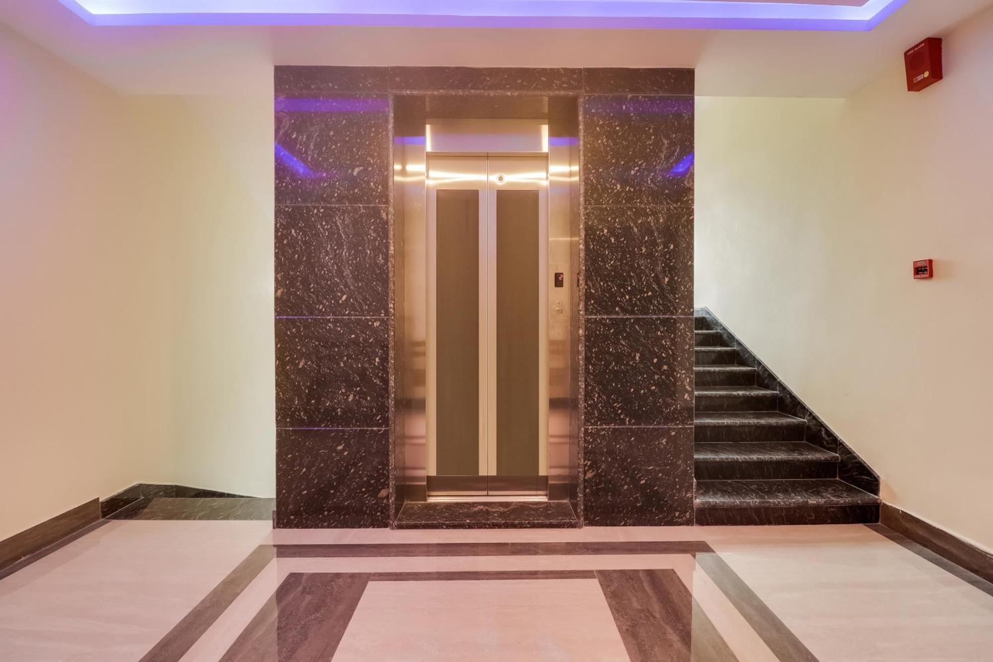Townhouse Dj Grand Hotel Tirupati Bagian luar foto