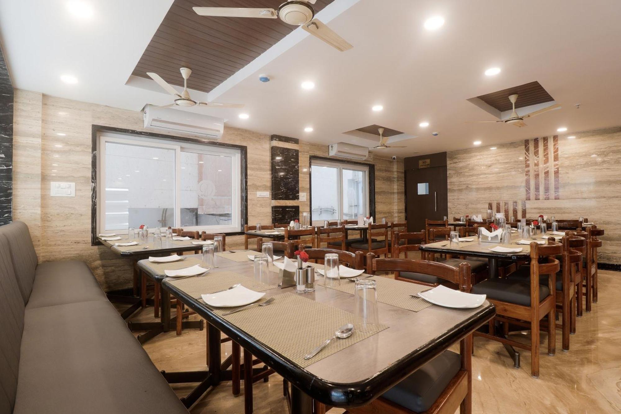 Townhouse Dj Grand Hotel Tirupati Bagian luar foto