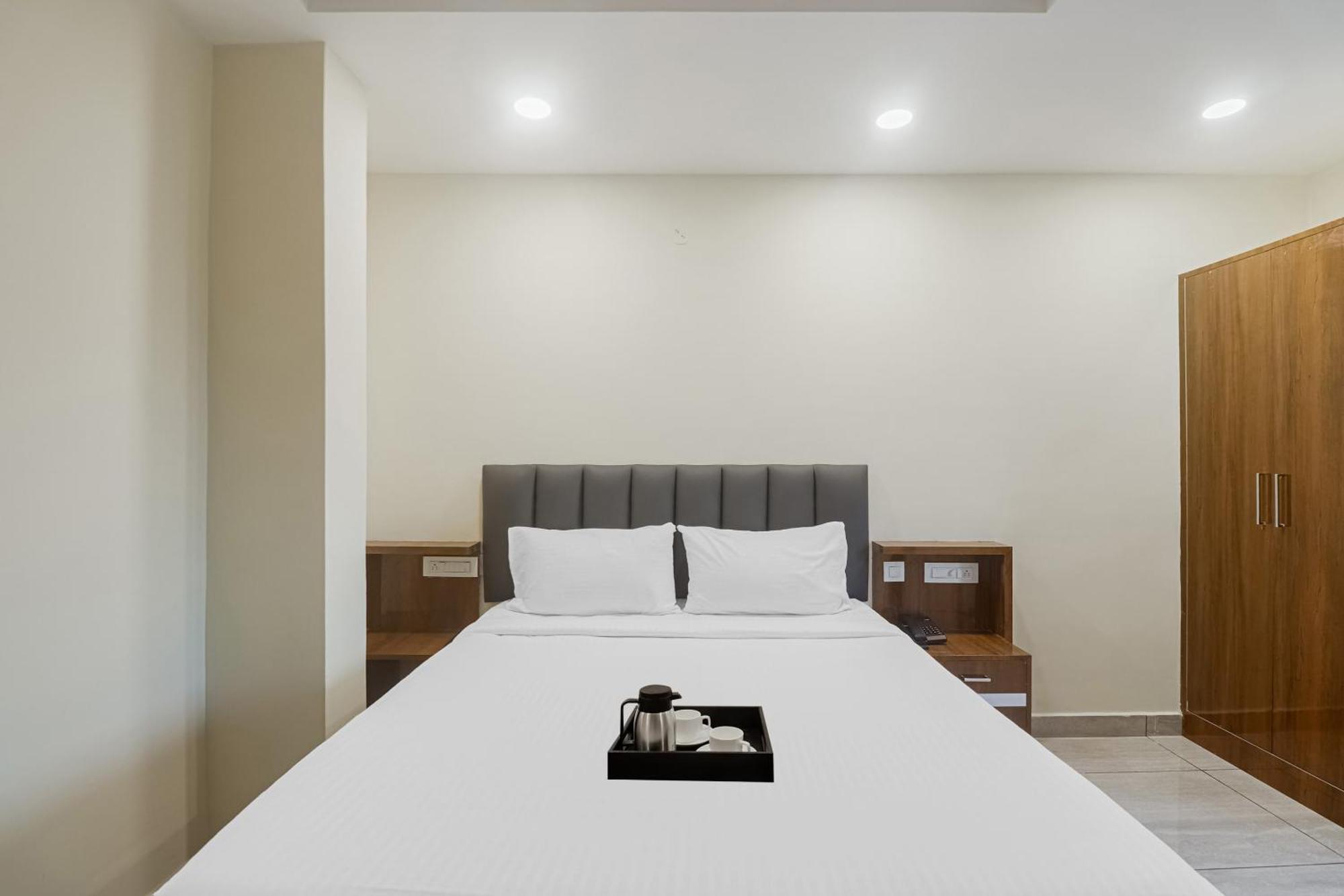 Townhouse Dj Grand Hotel Tirupati Bagian luar foto