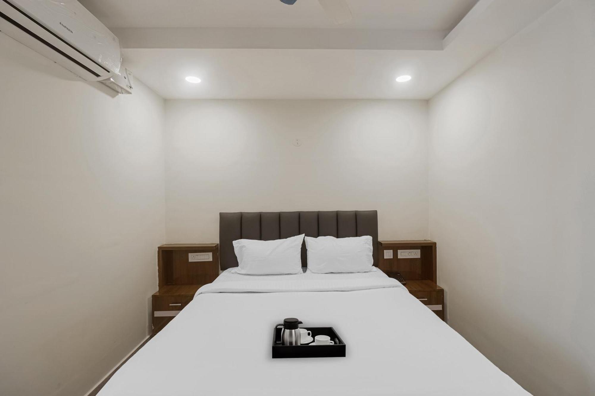 Townhouse Dj Grand Hotel Tirupati Bagian luar foto
