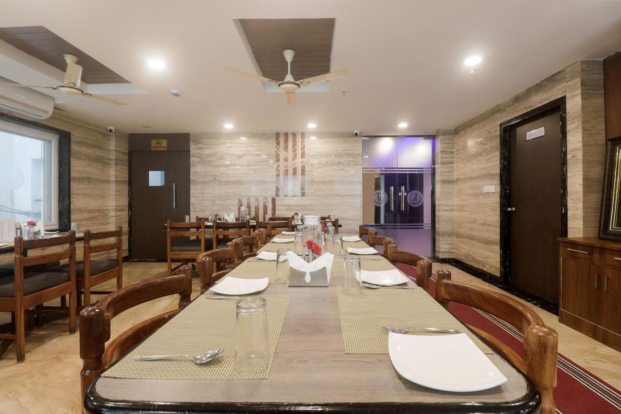 Townhouse Dj Grand Hotel Tirupati Bagian luar foto